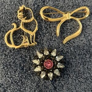Fashion‎ Brooches Pins Set Of 3, a Gold Bow, Cat and Black Star.